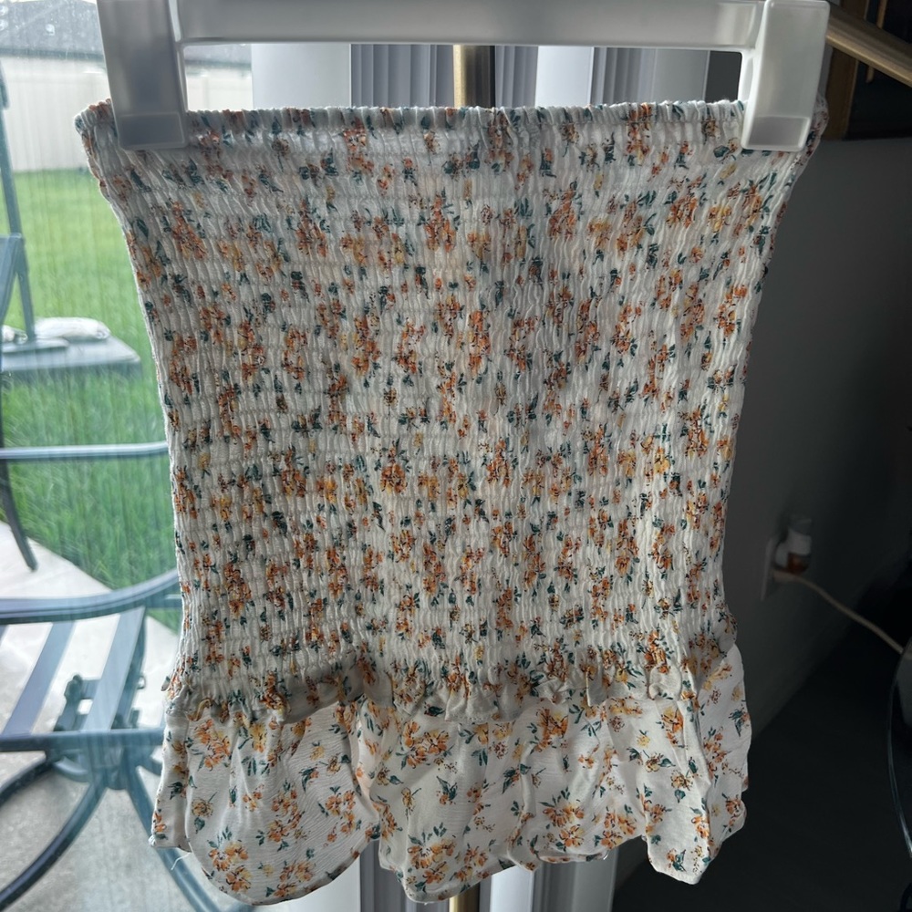 I am selling this bottom part of a set of a skirt